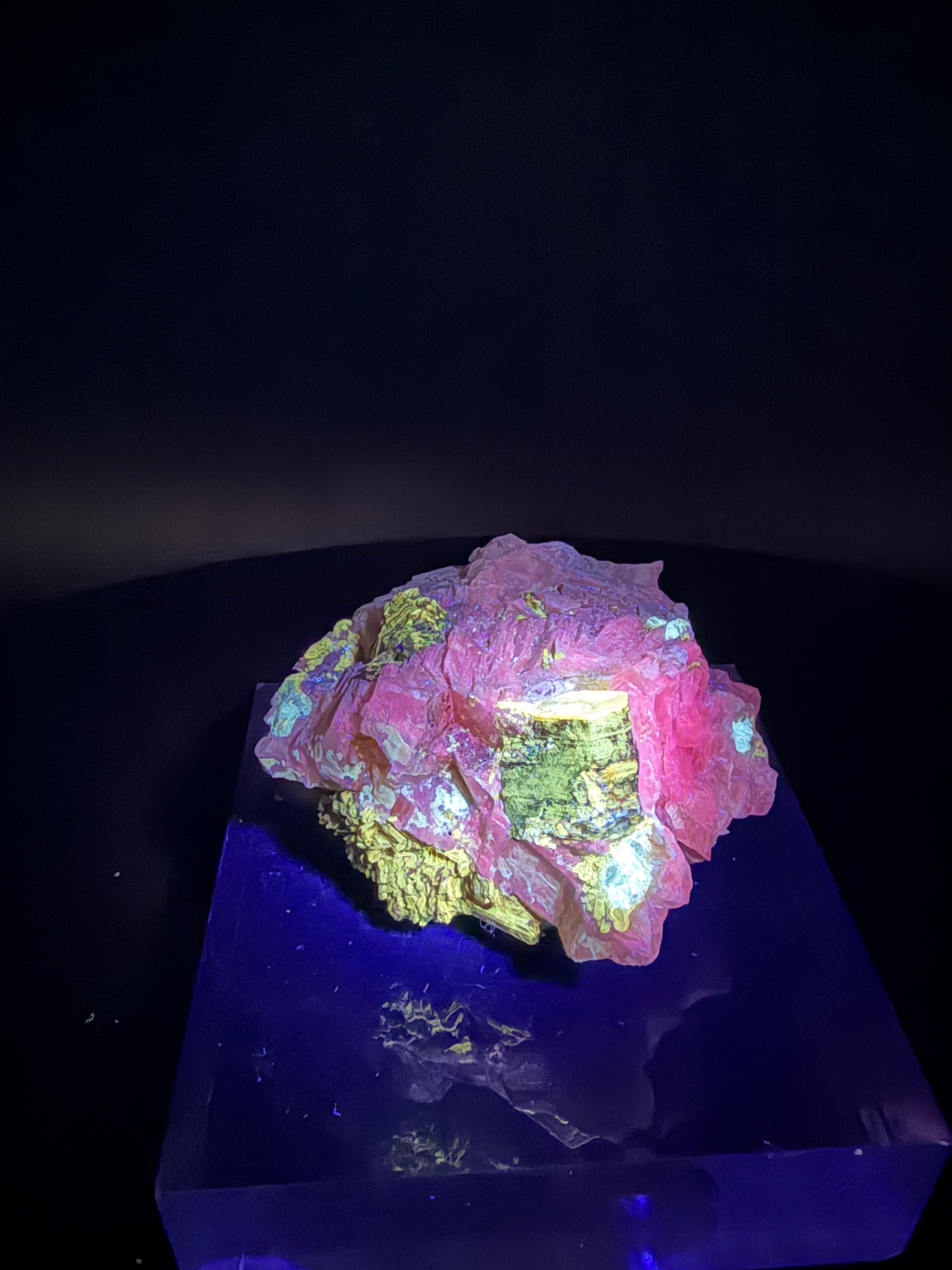 Combo Fluorescent UV – Mica Phlogopite, Calcite, Diopside & Fluorapatite (254nm)Sp#176