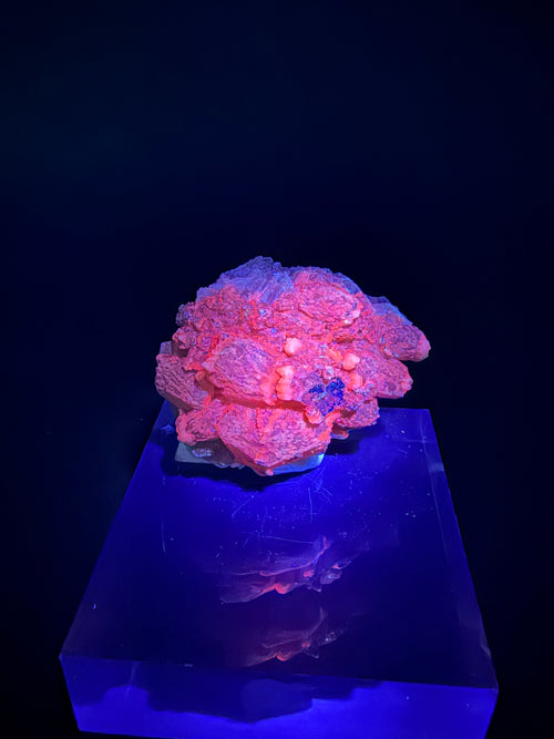 Calcite – Duo de Formations Cristallines Fluorescentes Orange (UV 254nm) sp#182