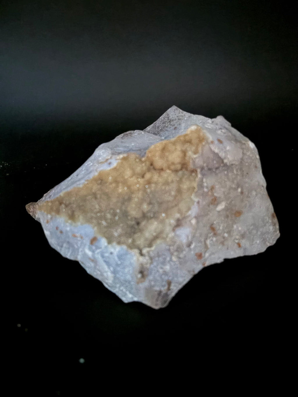 Quartz Agate avec cristaux botryoïdaux fluorescents vert sous UV onde courte 254nm, Outaouais, Grenville, Québec, Canada, Sp#177