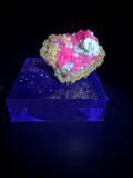 Phlogopite Ambré Fluorescent sur Calcite & Diopside – Kazabazua, Québec