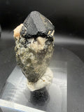 Spinel Noir avec Calcite Orangée, Phlogopite & Forstérite – Mine Parker, Notre-Dame-du-Laus, Québec