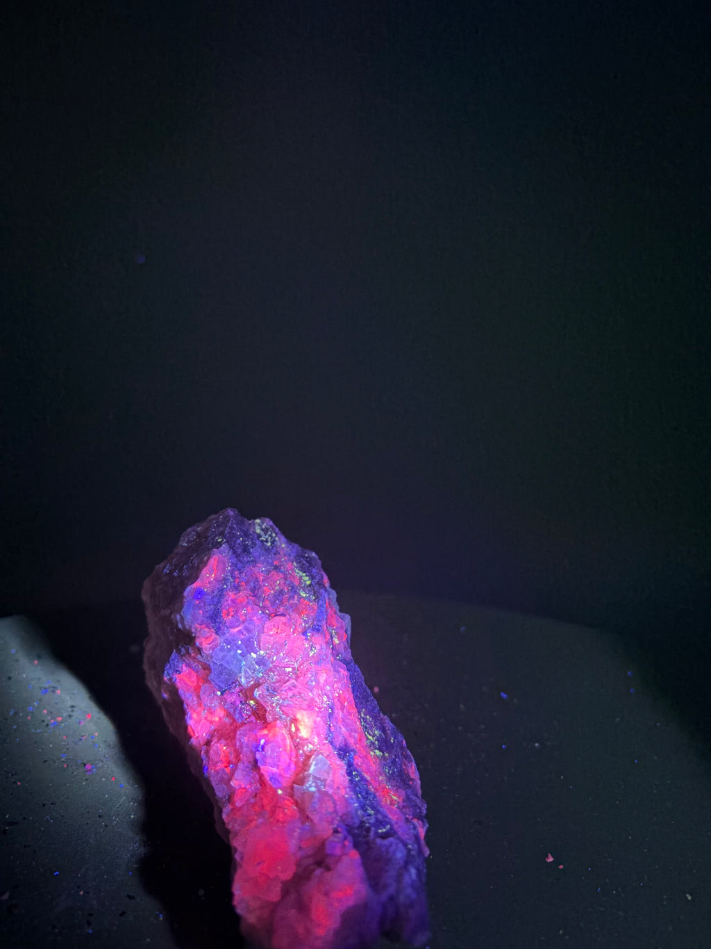 Calcite avec Feldspath et Fluorapatite – Cantley, Québec