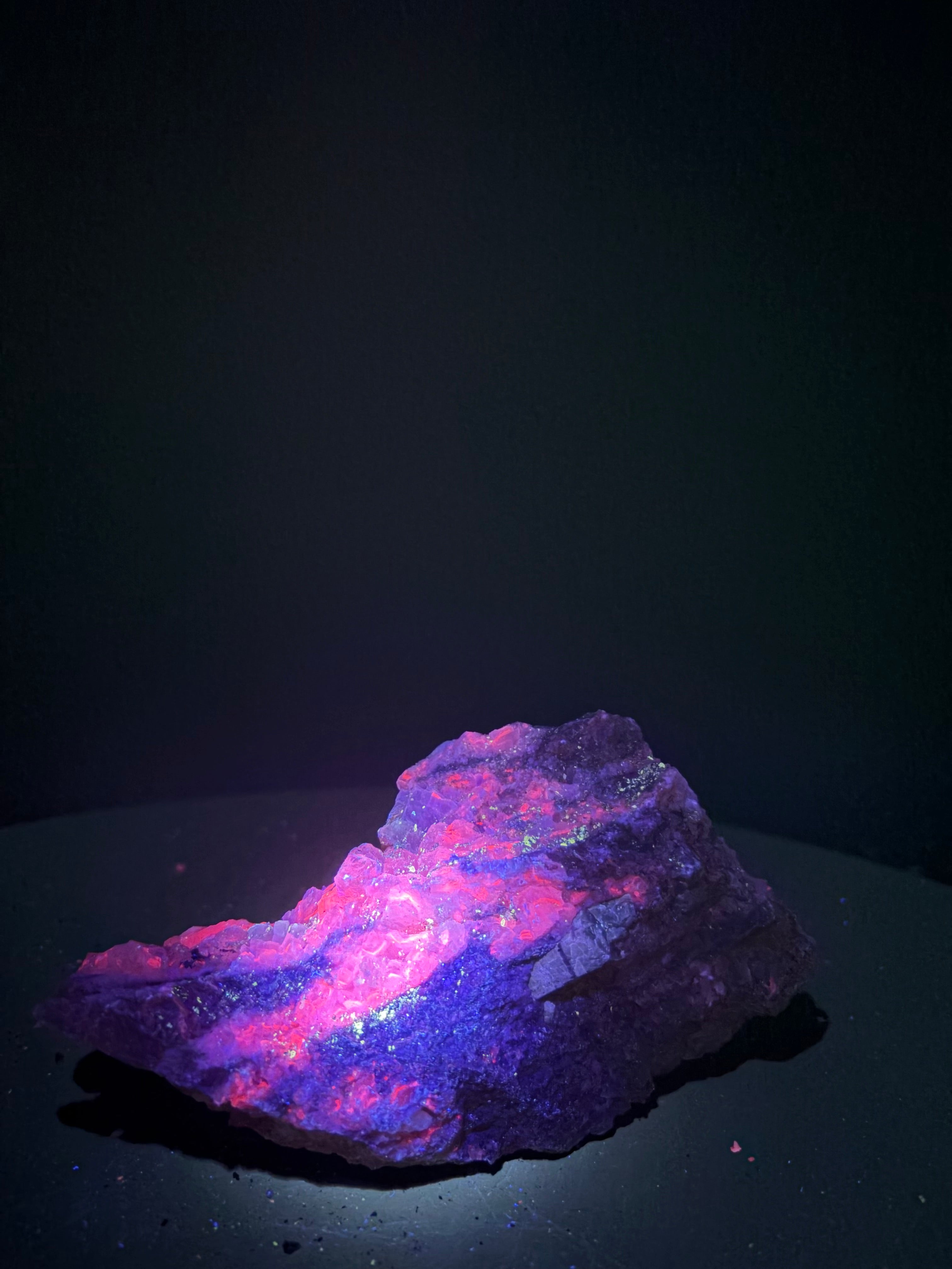 Calcite avec Feldspath et Fluorapatite – Cantley, Québec