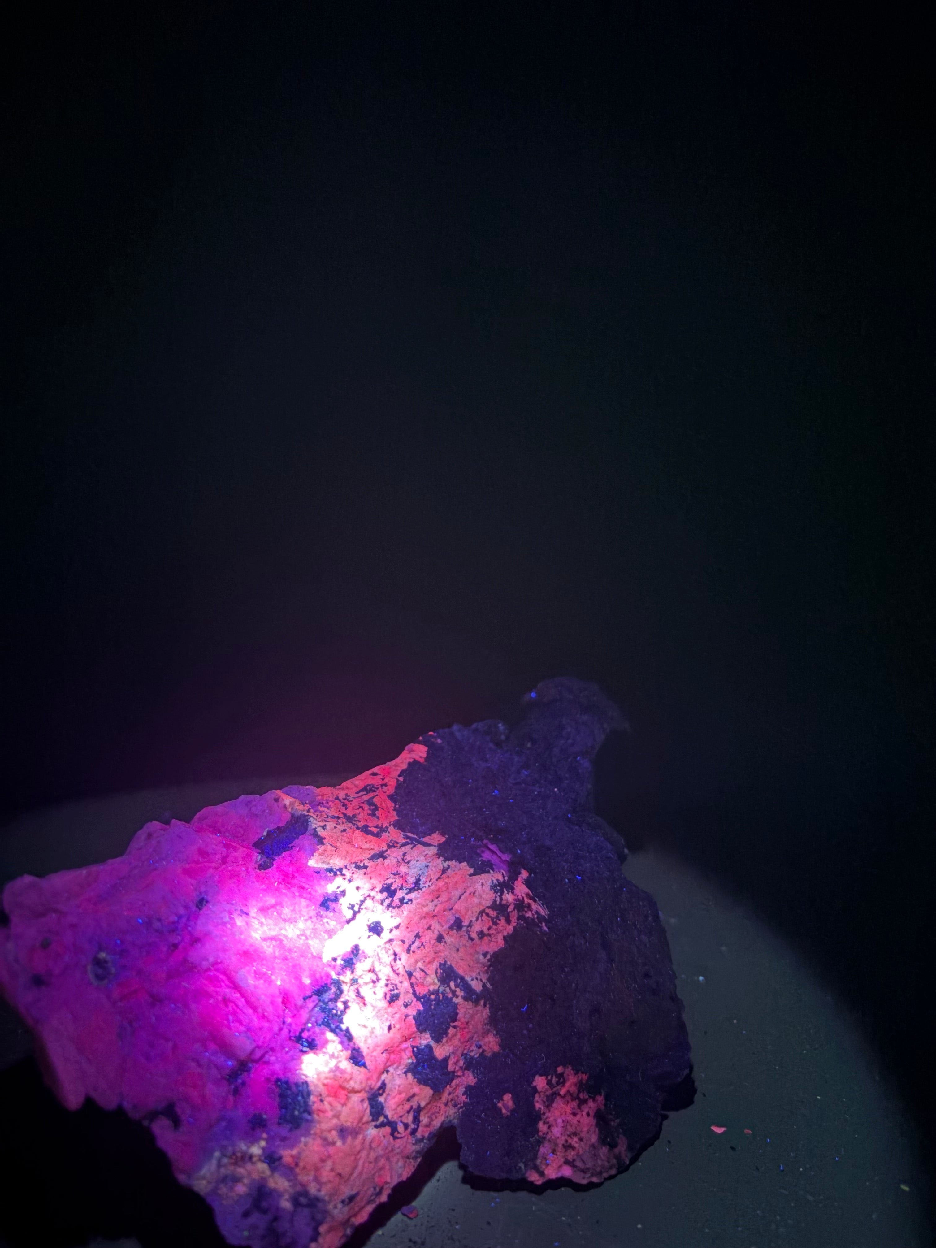 Pyroxène avec Minéraux Inconnus – Zec-Bas-Couper-Désert, Québec