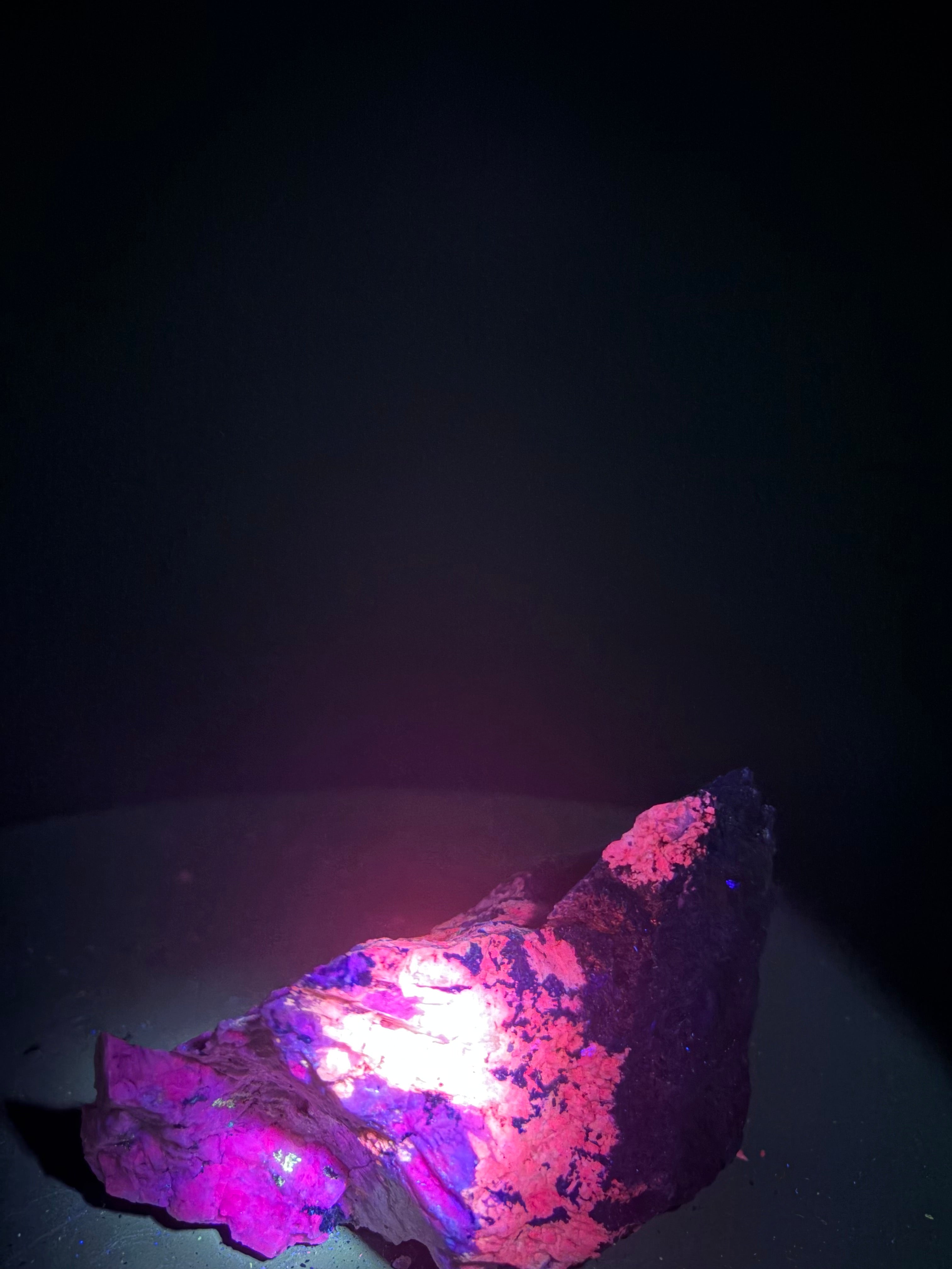 Pyroxène avec Minéraux Inconnus – Zec-Bas-Couper-Désert, Québec