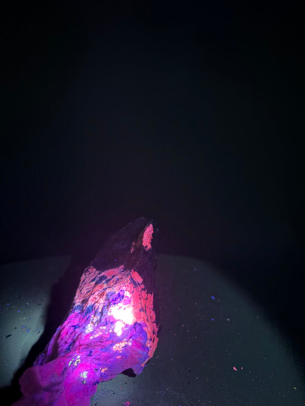 Pyroxène avec Minéraux Inconnus – Zec-Bas-Couper-Désert, Québec