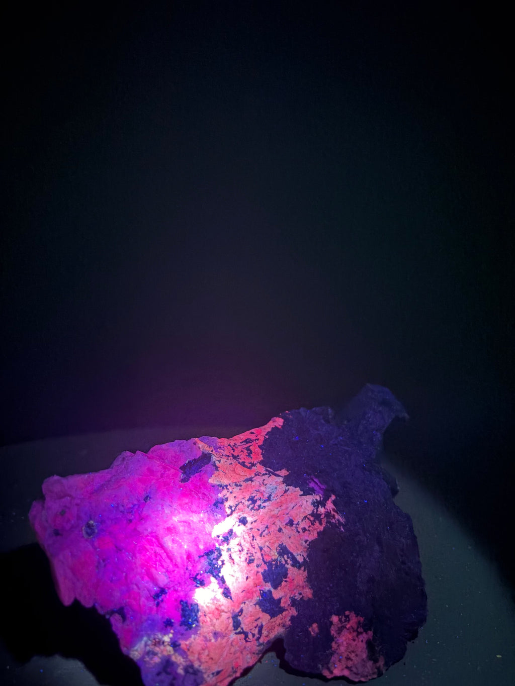 Pyroxène avec Minéraux Inconnus – Zec-Bas-Couper-Désert, Québec