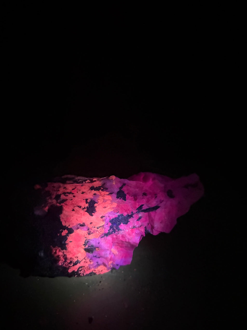 Pyroxène avec Minéraux Inconnus – Zec-Bas-Couper-Désert, Québec