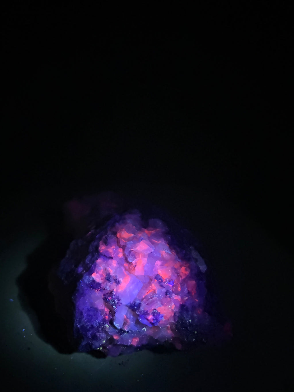 Calcite avec Feldspath et Fluorapatite – Cantley, Québec