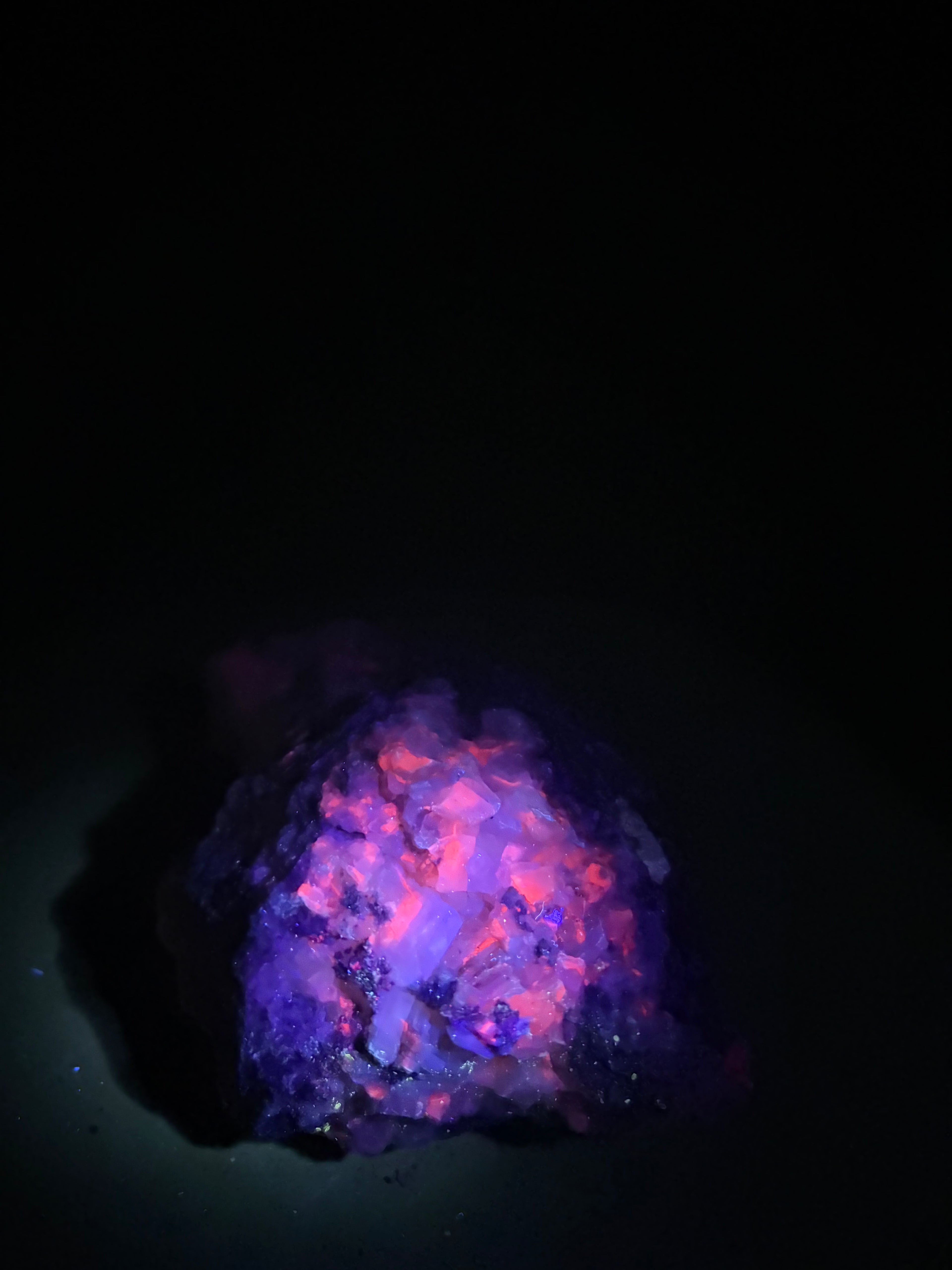 Calcite avec Feldspath et Fluorapatite – Cantley, Québec