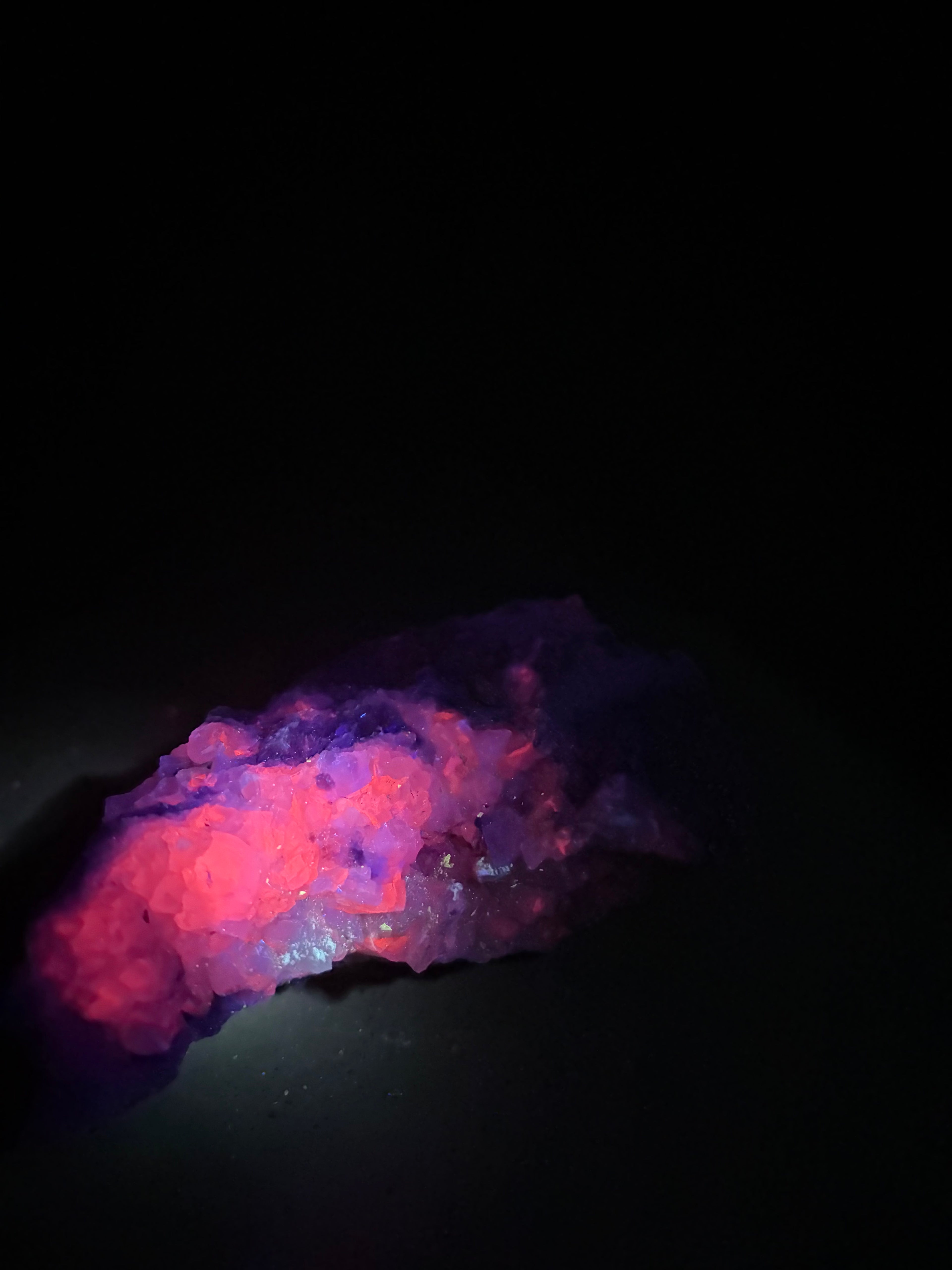 Calcite avec Feldspath et Fluorapatite – Cantley, Québec