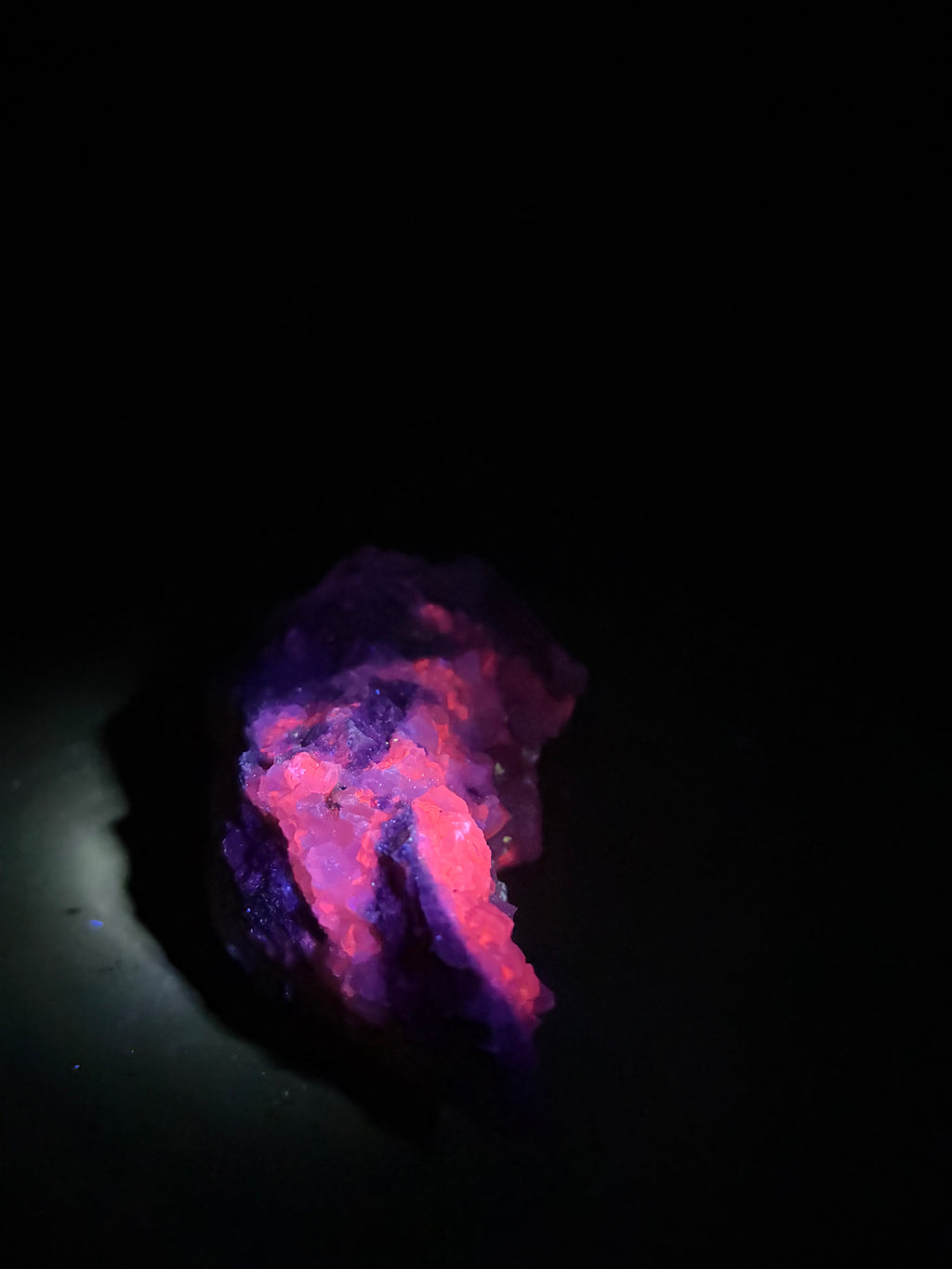 Calcite avec Feldspath et Fluorapatite – Cantley, Québec