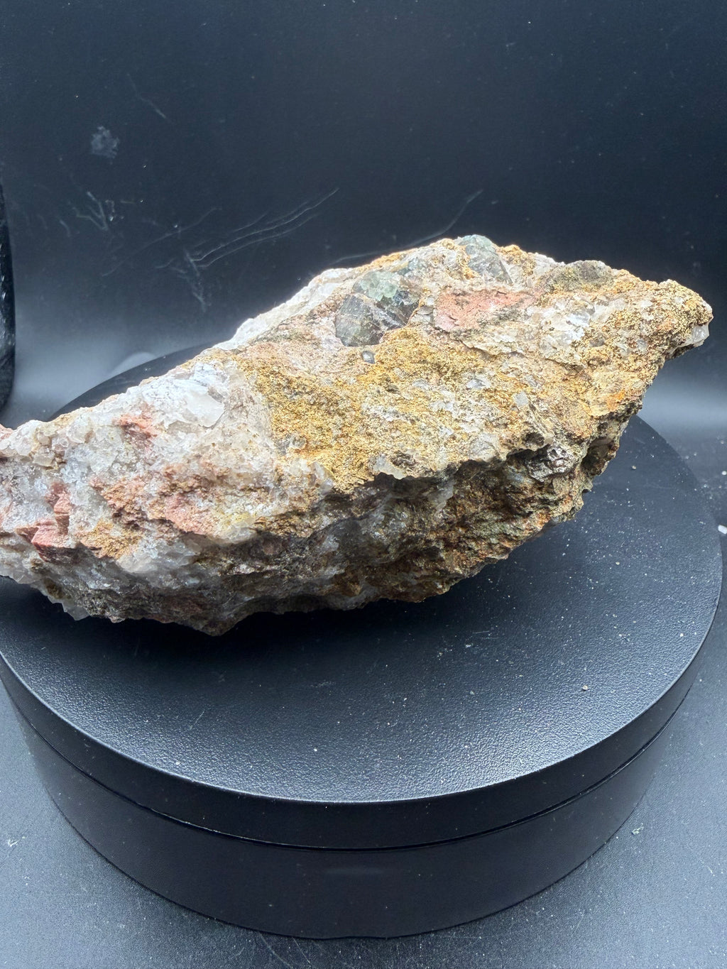 Calcite avec Feldspath et Fluorapatite – Cantley, Québec