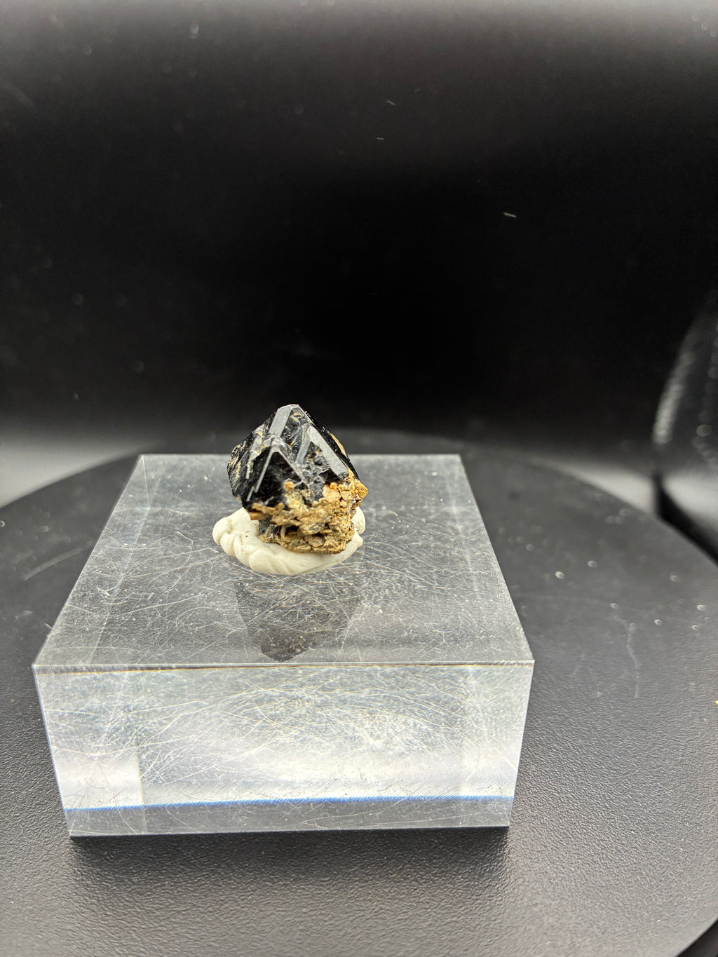 Superbe Spinelle Noir – Mine Parker, Québec