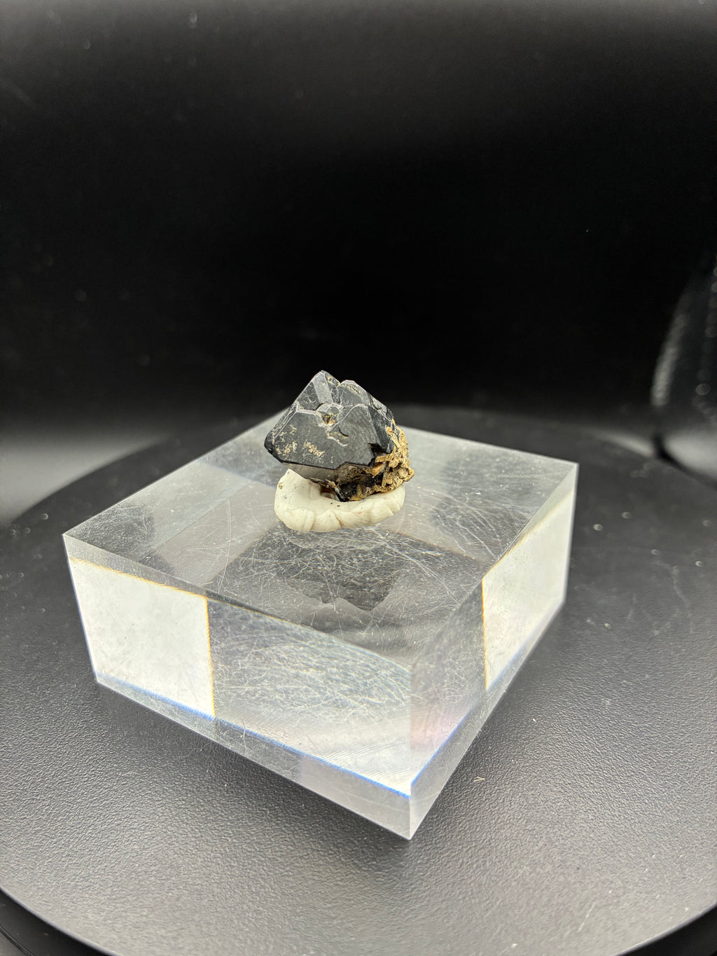 Superbe Spinelle Noir – Mine Parker, Québec